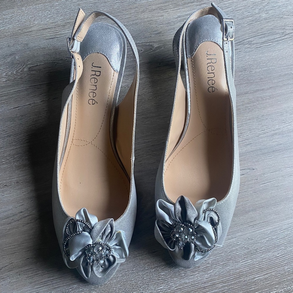 NWOT J. Renee Kitten Heel Sandals Sz 10M Slingback Peep Toe Flower Silver Party